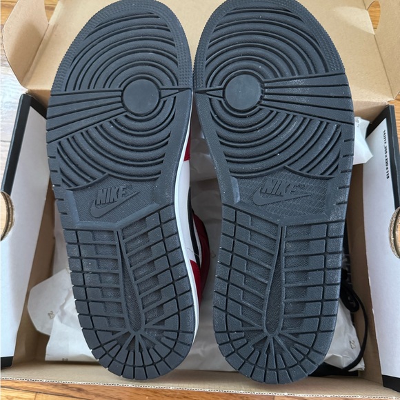 nike air jordan mid 1 size 8 black and red and white SAME DAY SHIP - Picture 4 of 4